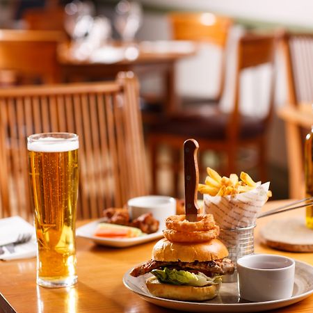 Ibis Budget London Heathrow Central Cranford Eksteriør billede