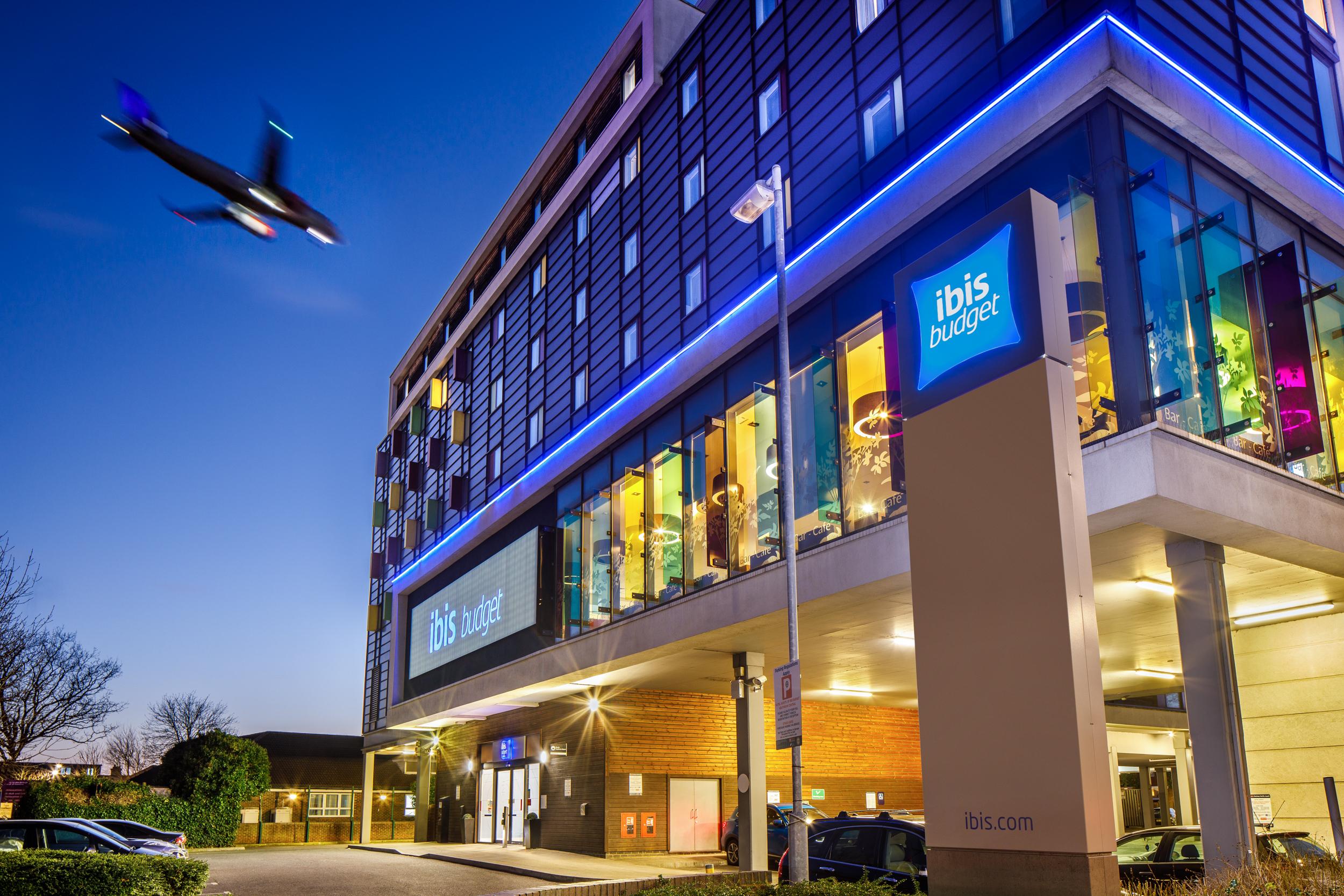 Ibis Budget London Heathrow Central Cranford Eksteriør billede
