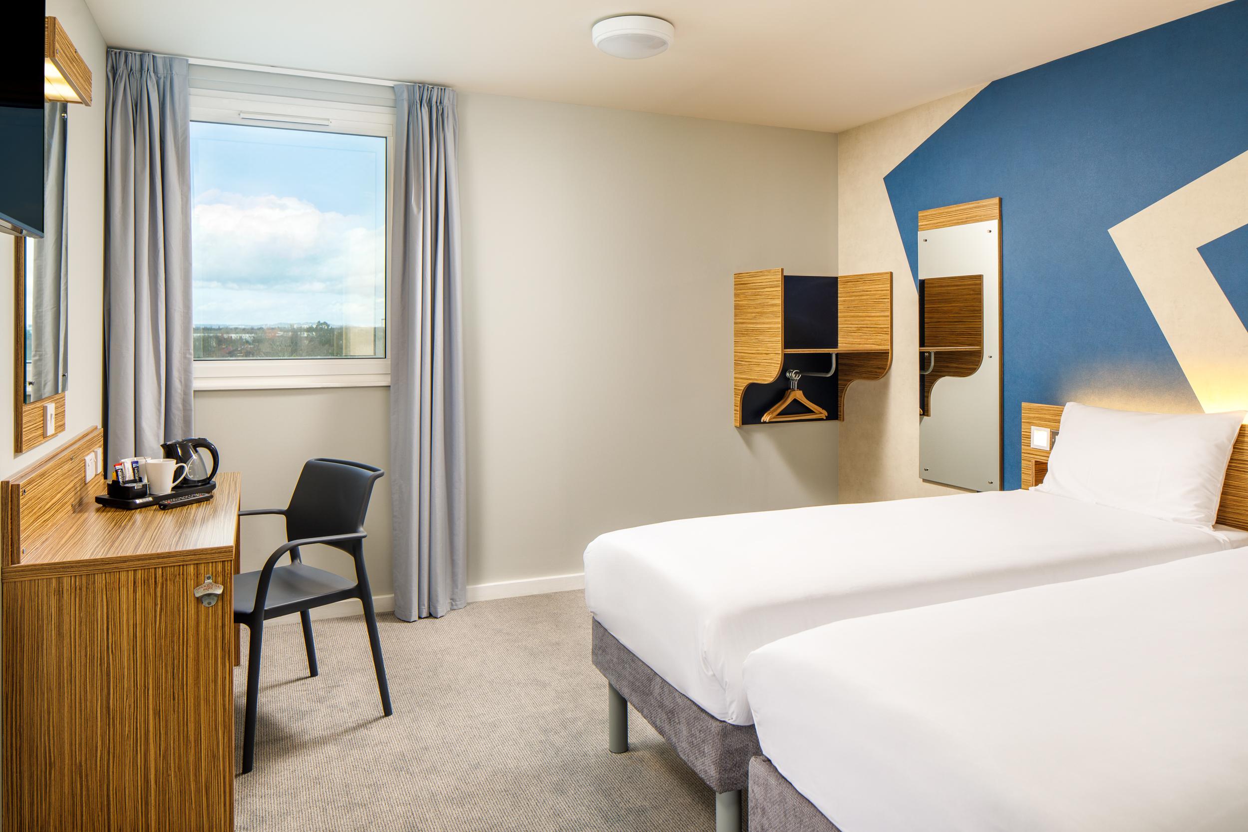 Ibis Budget London Heathrow Central Cranford Eksteriør billede