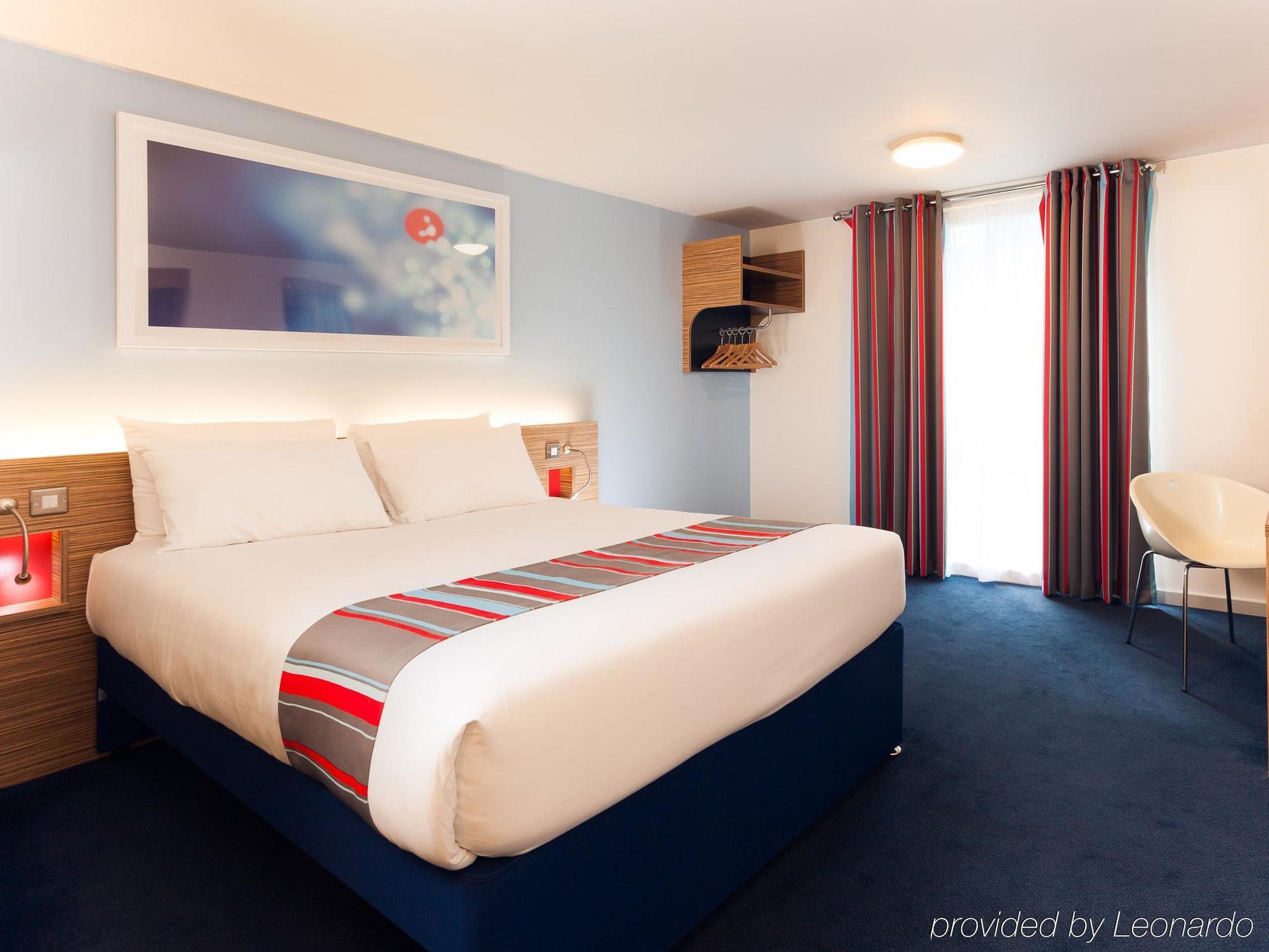 Ibis Budget London Heathrow Central Cranford Eksteriør billede
