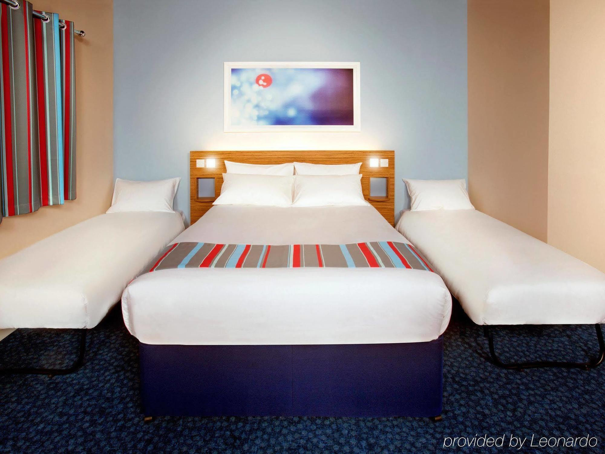 Ibis Budget London Heathrow Central Cranford Eksteriør billede