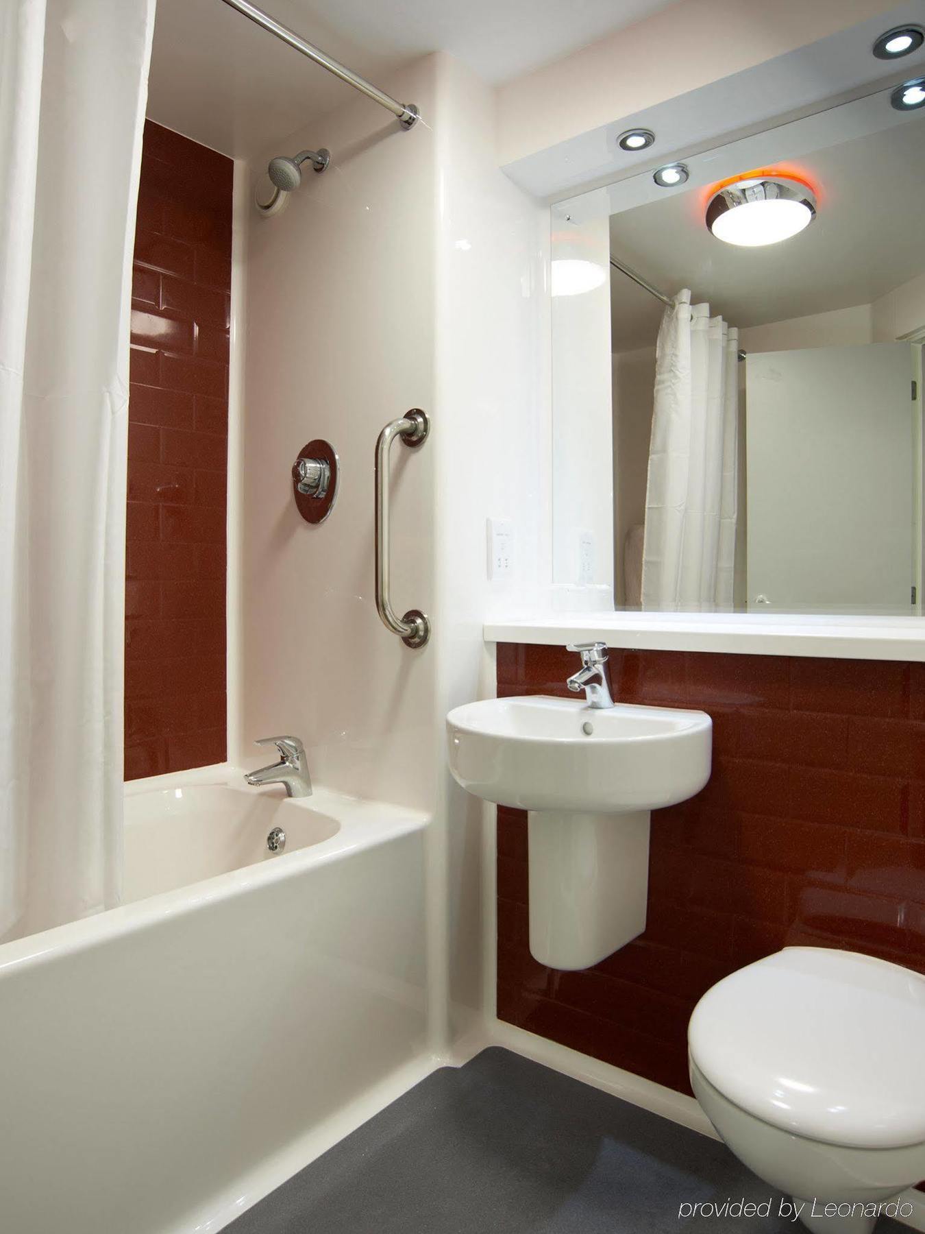 Ibis Budget London Heathrow Central Cranford Eksteriør billede