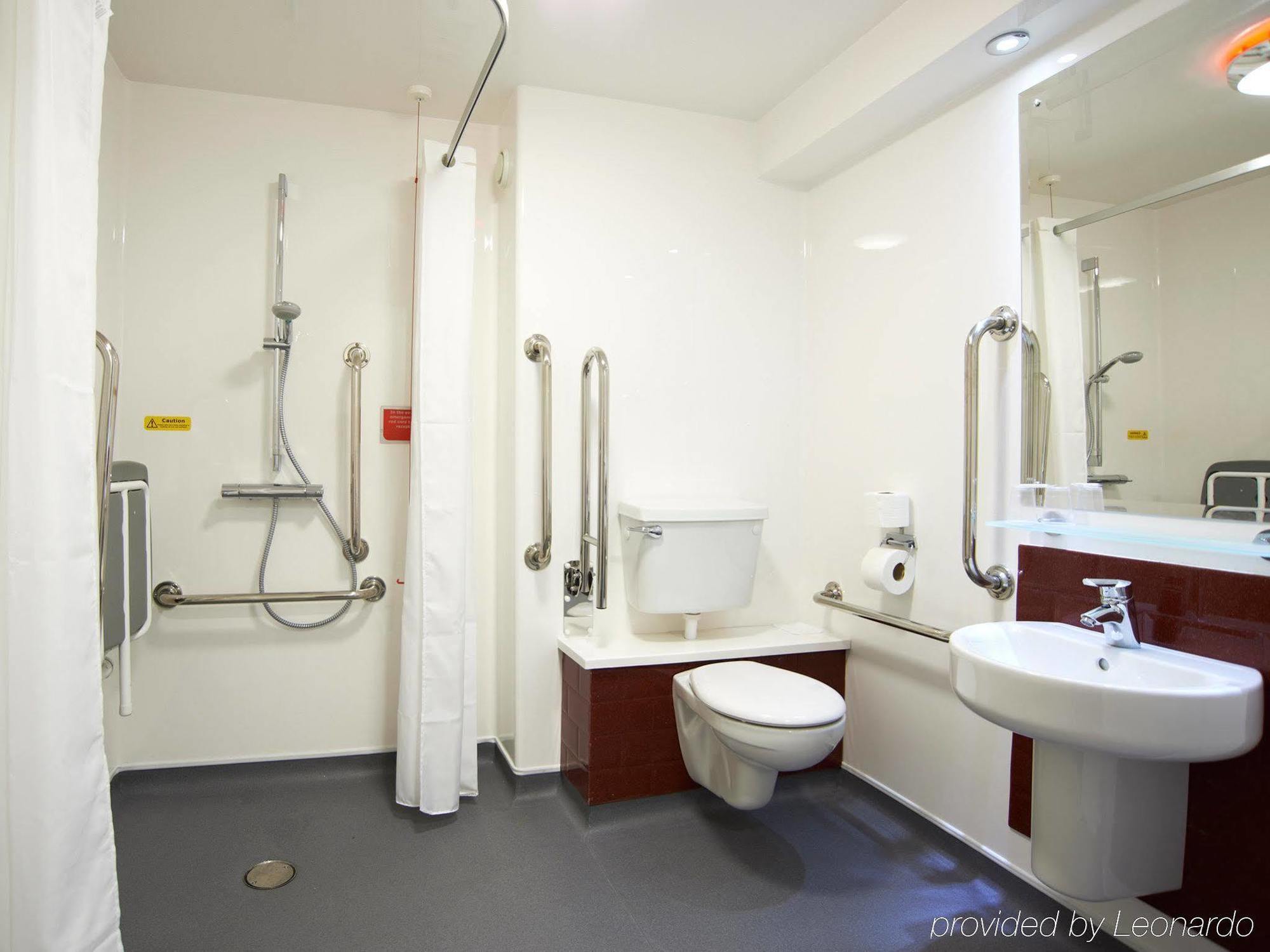 Ibis Budget London Heathrow Central Cranford Eksteriør billede