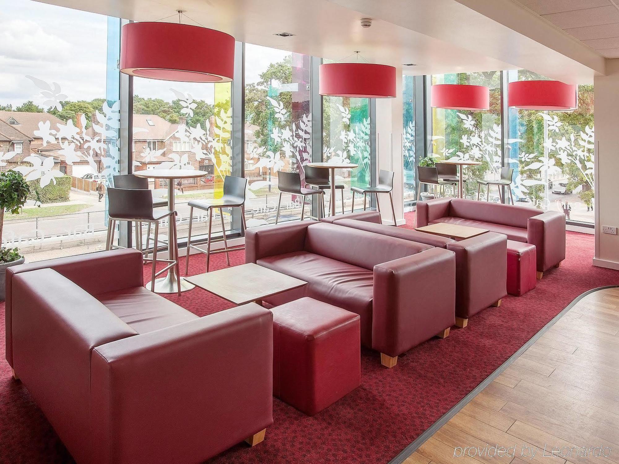 Ibis Budget London Heathrow Central Cranford Eksteriør billede